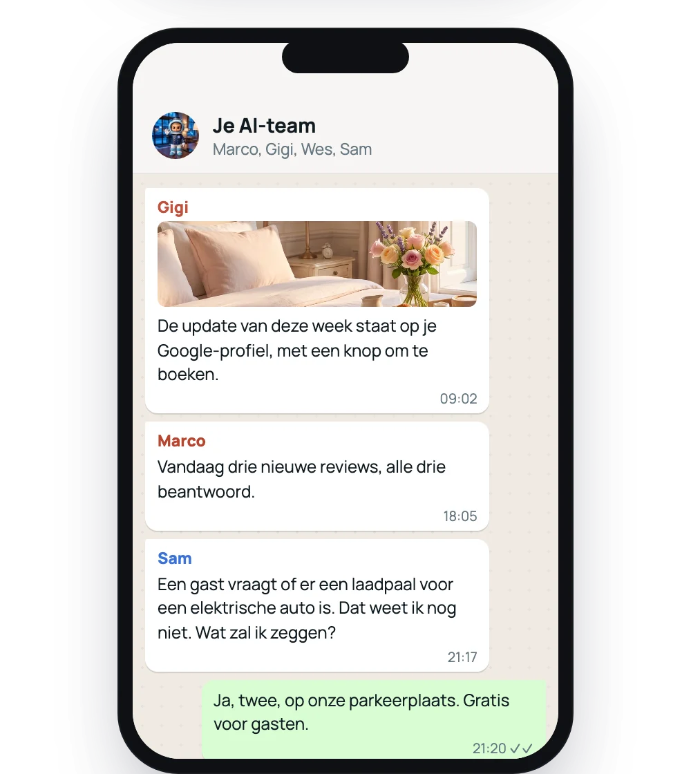 Een WhatsApp-chat waarin de eigenaar van een hotel een reactie van Marco goedkeurt